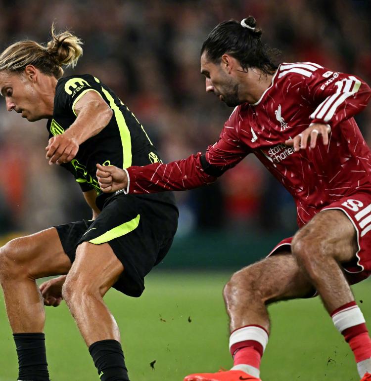 铁卫秀脚后跟助攻，麦卡世界波发泄不满，利物浦2